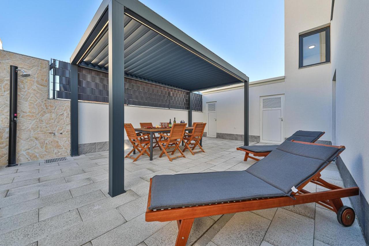 Luxury Apartment Pia With Swimming Pool And Grill 트로기르 외부 사진