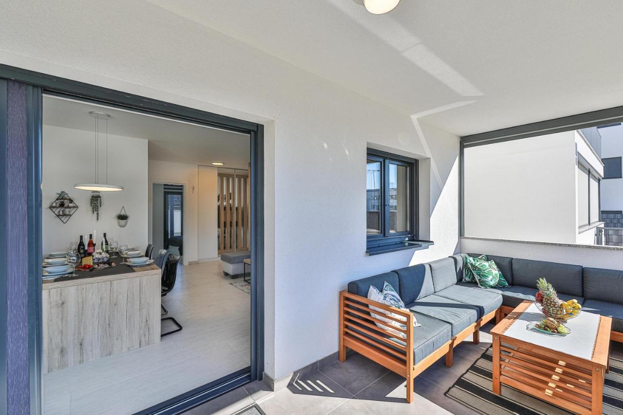 Luxury Apartment Pia With Swimming Pool And Grill 트로기르 외부 사진