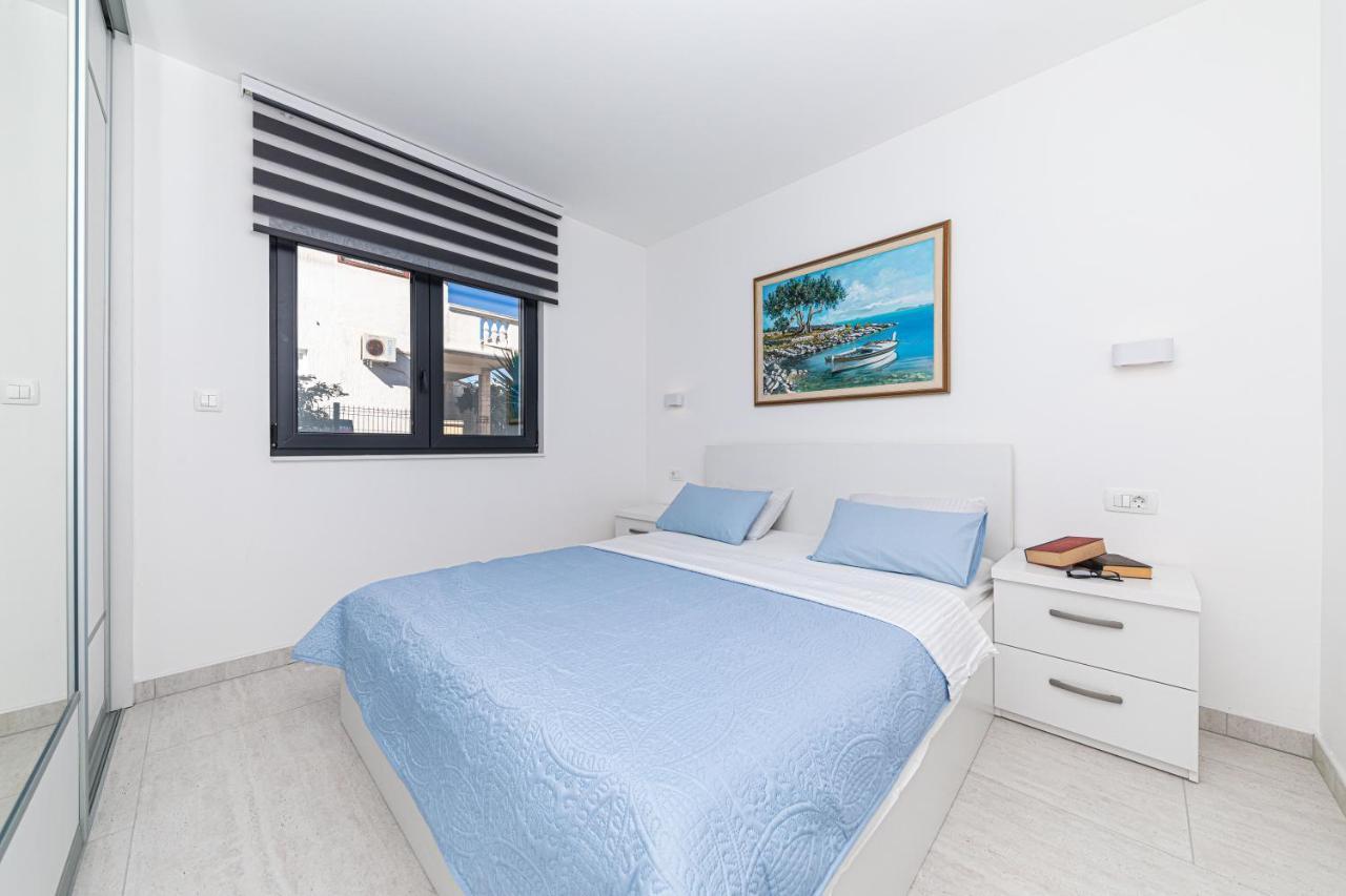 Luxury Apartment Pia With Swimming Pool And Grill 트로기르 외부 사진
