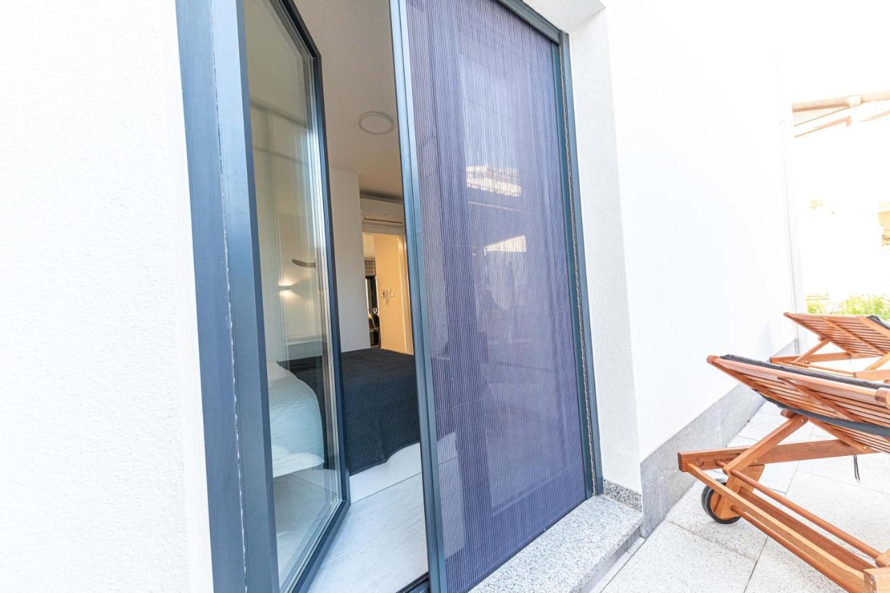 Luxury Apartment Pia With Swimming Pool And Grill 트로기르 외부 사진