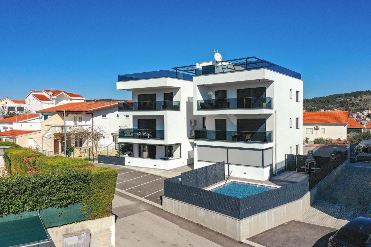 Luxury Apartment Pia With Swimming Pool And Grill 트로기르 외부 사진