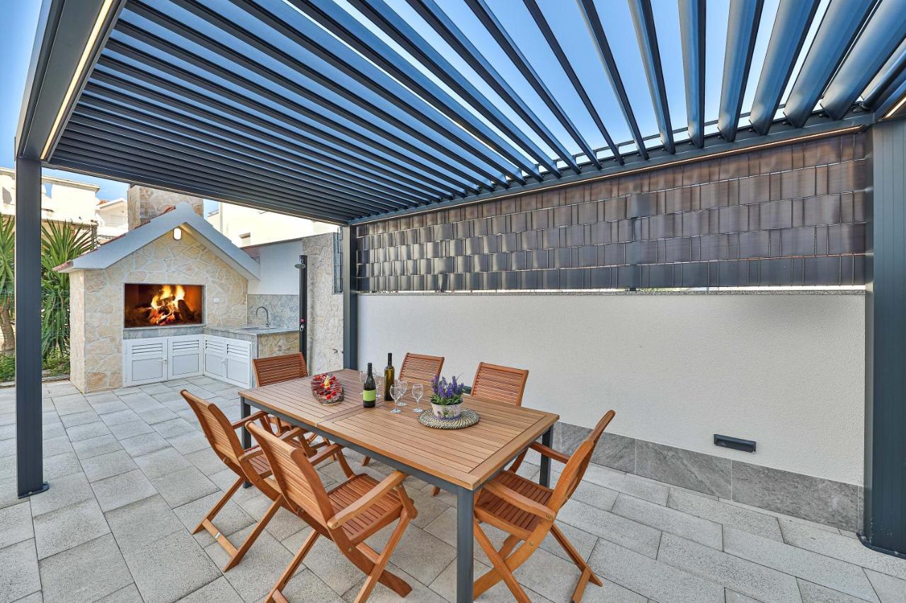 Luxury Apartment Pia With Swimming Pool And Grill 트로기르 외부 사진