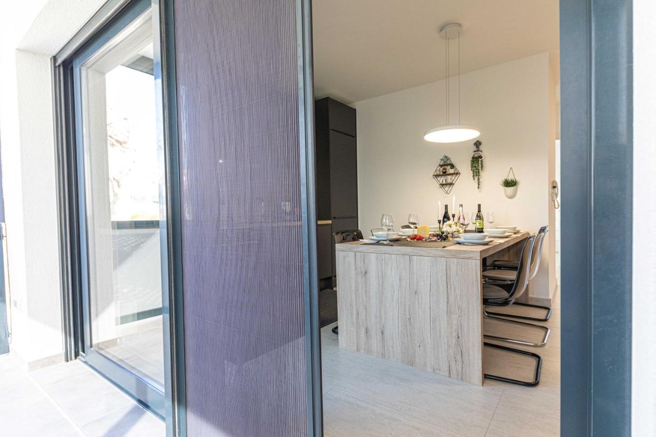 Luxury Apartment Pia With Swimming Pool And Grill 트로기르 외부 사진